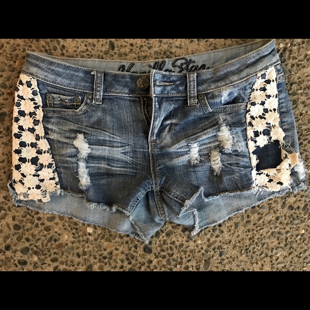 Cute denim shorts!